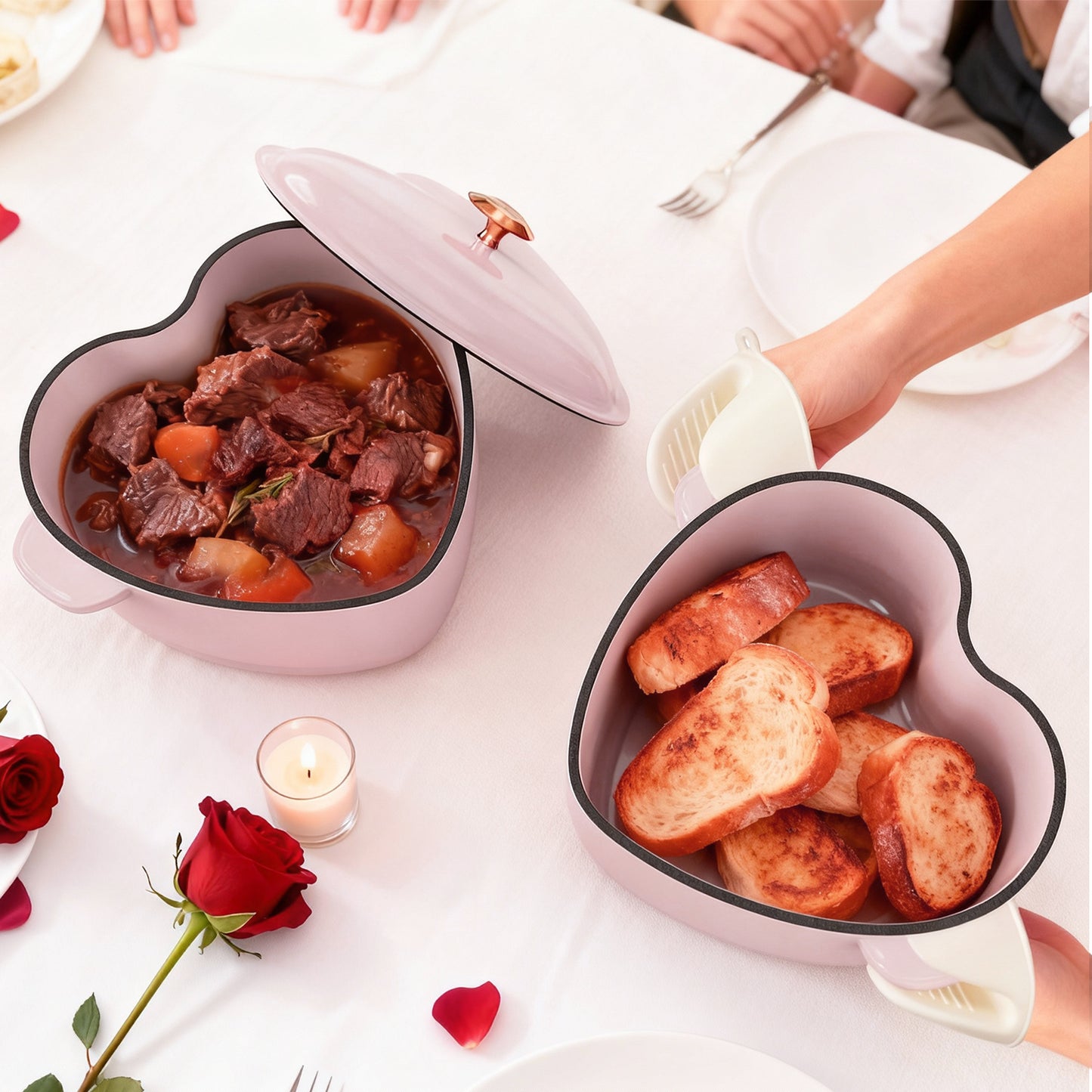 Enameled cast iron heart-shaped cooking pot, 24 cm inner diameter, 4 QT, gold heart‑shaped handle, pink gradient finish, includes two silicone oven mitts.