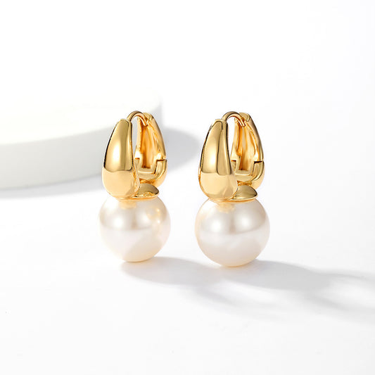 A pair of metallic glass bead copper material simple pearl earrings gift